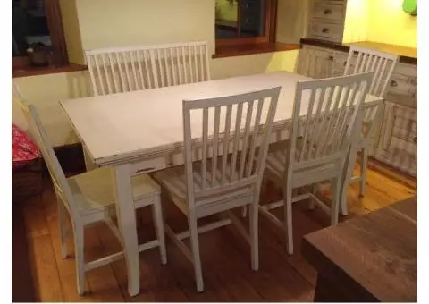 Dining table/bench/chairs